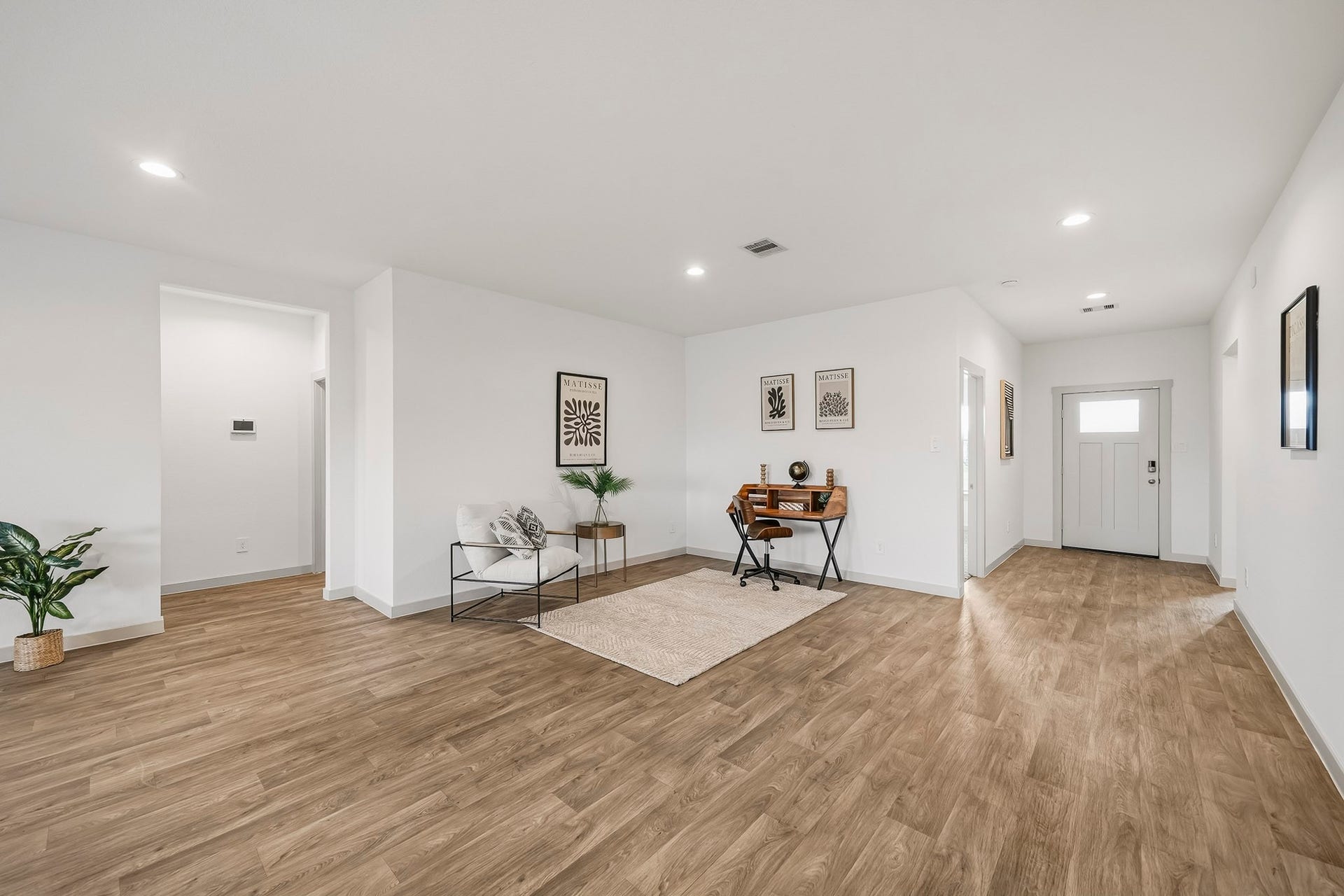 6827 Dell Vista Drive, Rosenberg, TX 77469 So much space as you enter the home with natural light throughout