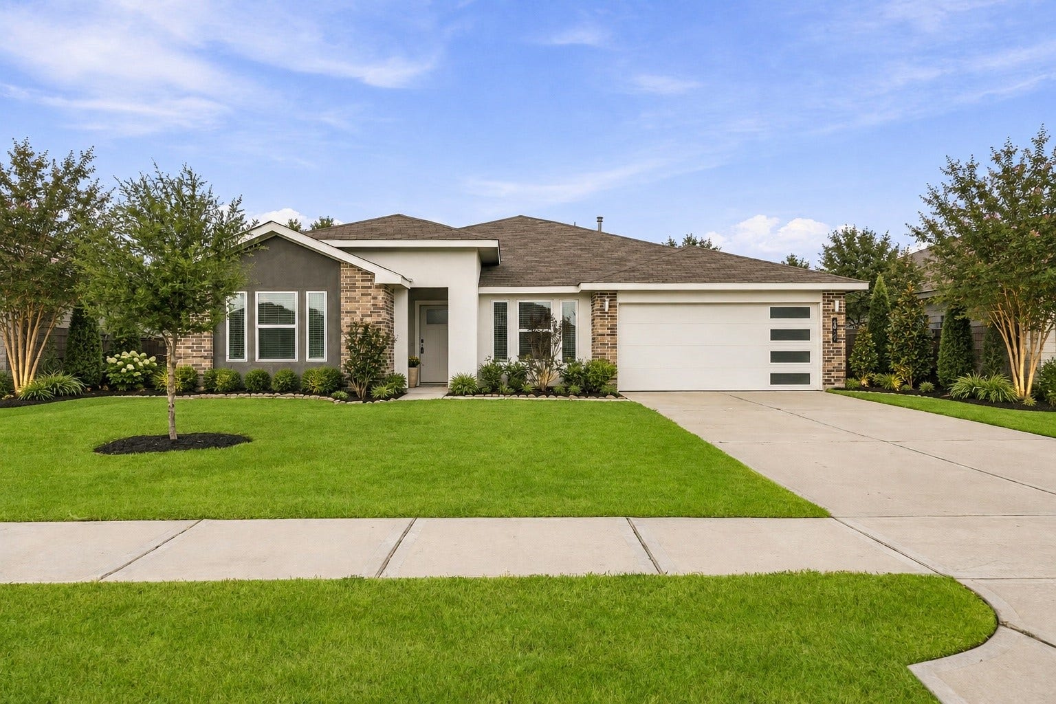 6827 Dell Vista Drive, Rosenberg, TX 77469 Imagine the additional landscape on the sides of home. GORGEOUS