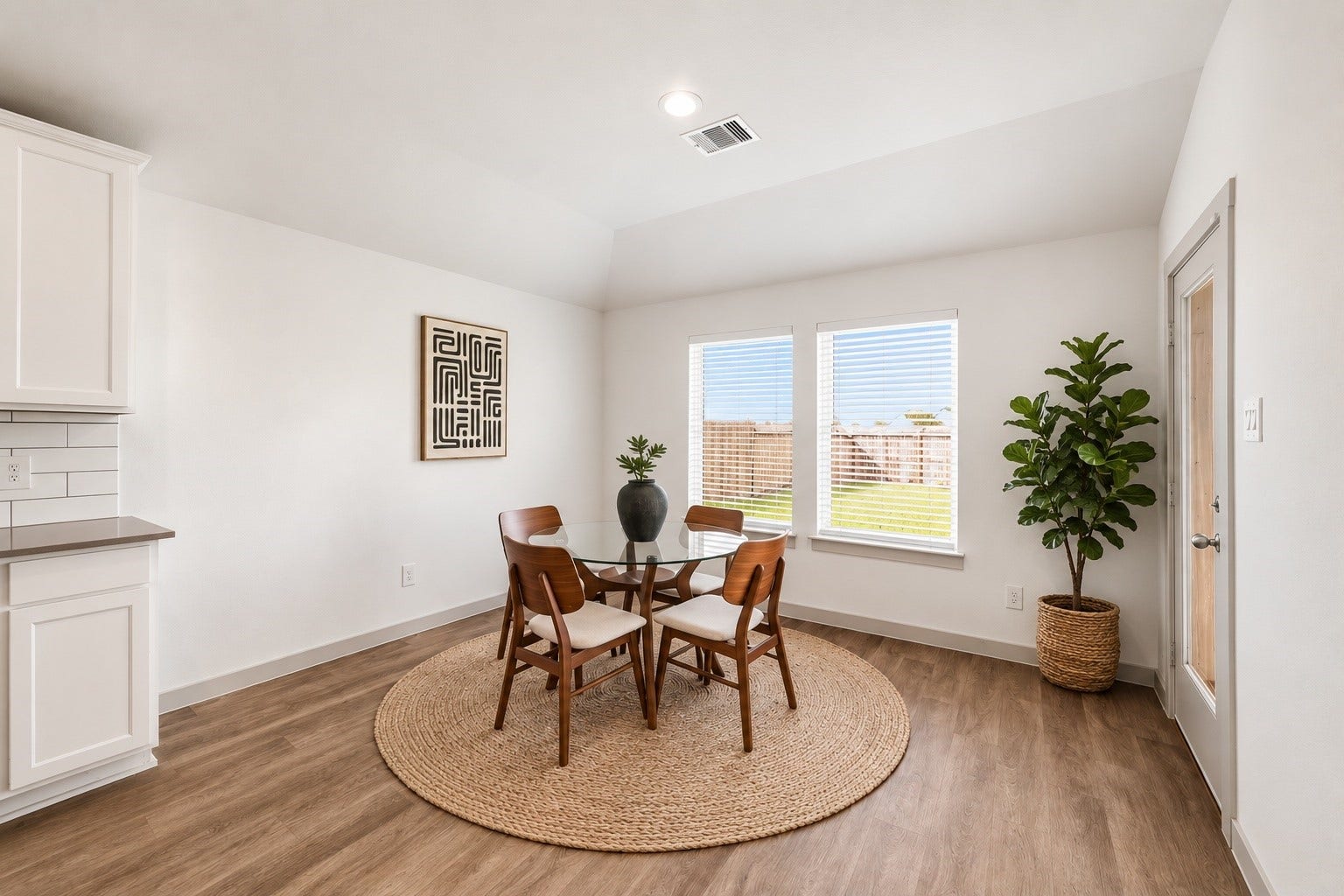 6827 Dell Vista Drive, Rosenberg, TX 77469 Large breakfast area