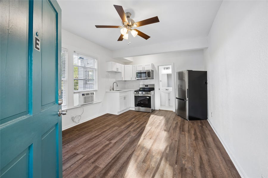 Property photo for 217 Hyde Park Boulevard, #E, Houston, TX