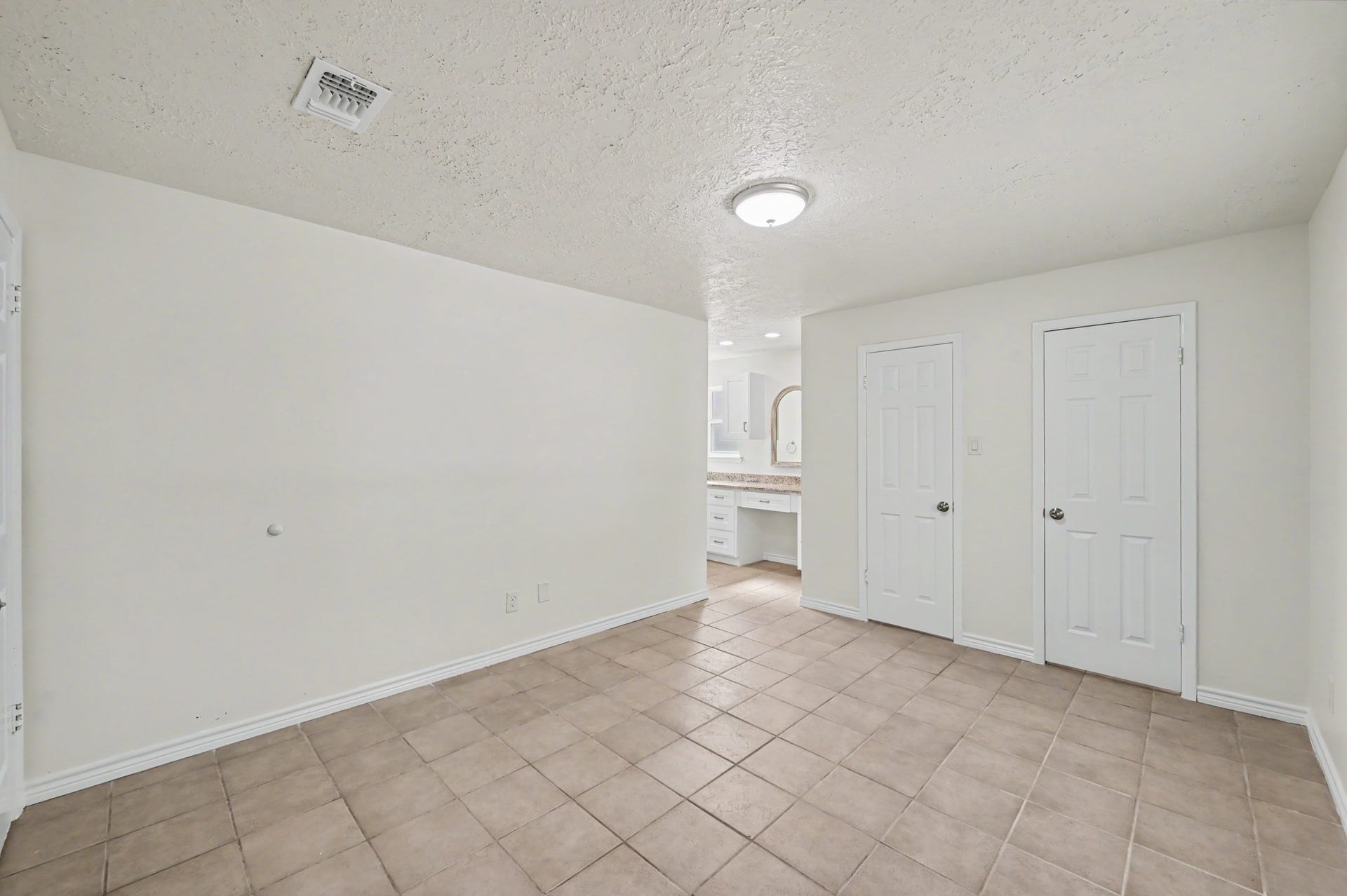 1 Pineash Court, The Woodlands, TX 77381