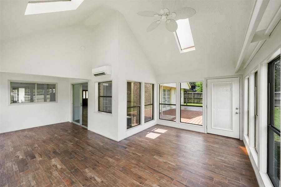 Property photo for 248 E Castle Harbour Drive, Friendswood, TX