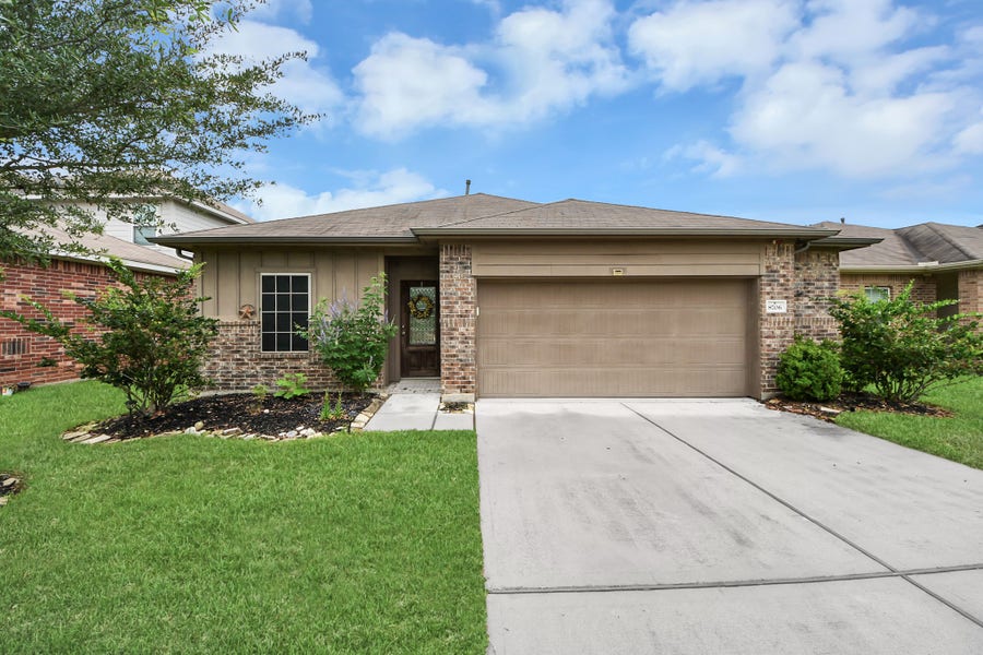 Property photo for 8706 Morning Dove Lane, Baytown, TX
