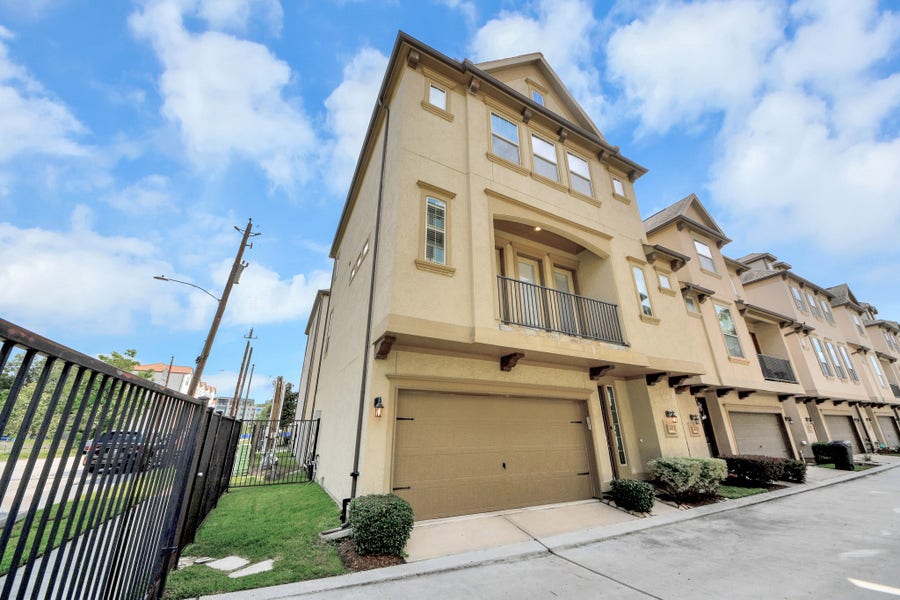 Property photo for 442 N Live Oak Street, Houston, TX