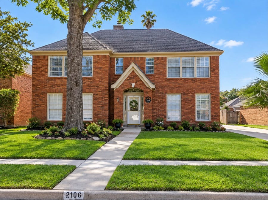 Property photo for 2106 Cherry Hills Drive, League City, TX