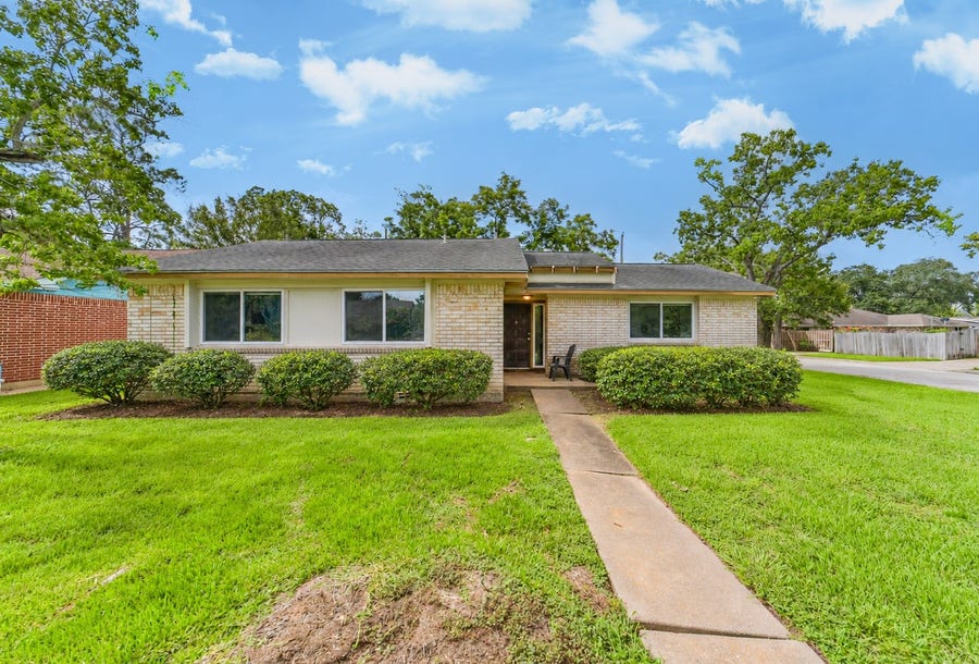 Property photo for 1749 Dolphin Drive, Seabrook, TX