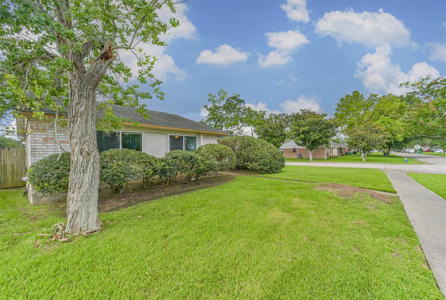 Property photo for 1749 Dolphin Drive, Seabrook, TX