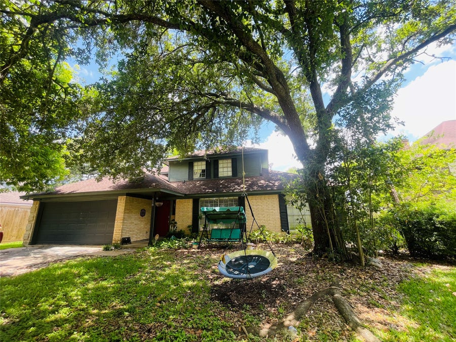 Property photo for 118 Driftwood Drive, Lake Jackson, TX
