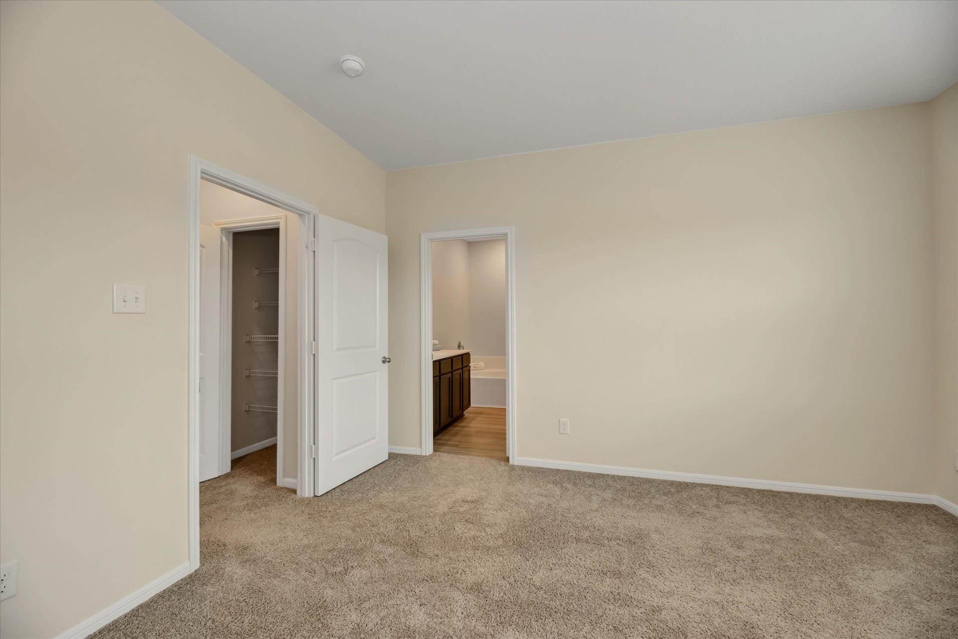 2136 Mule Ridge Drive, Katy, TX 77493 Primary bedroom, linen closet at the corridor.