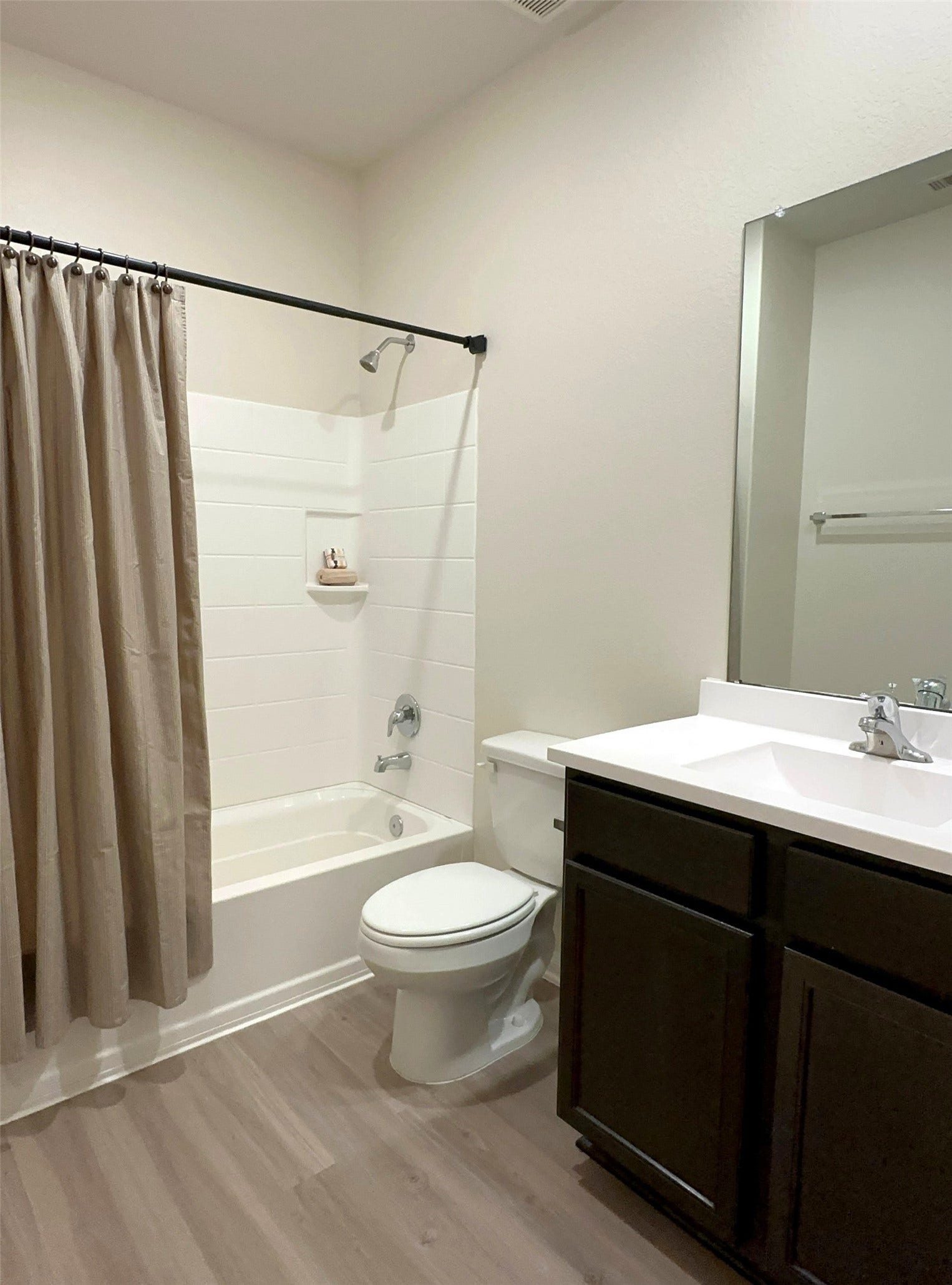 2136 Mule Ridge Drive, Katy, TX 77493 Secondary bathroom. Staged.