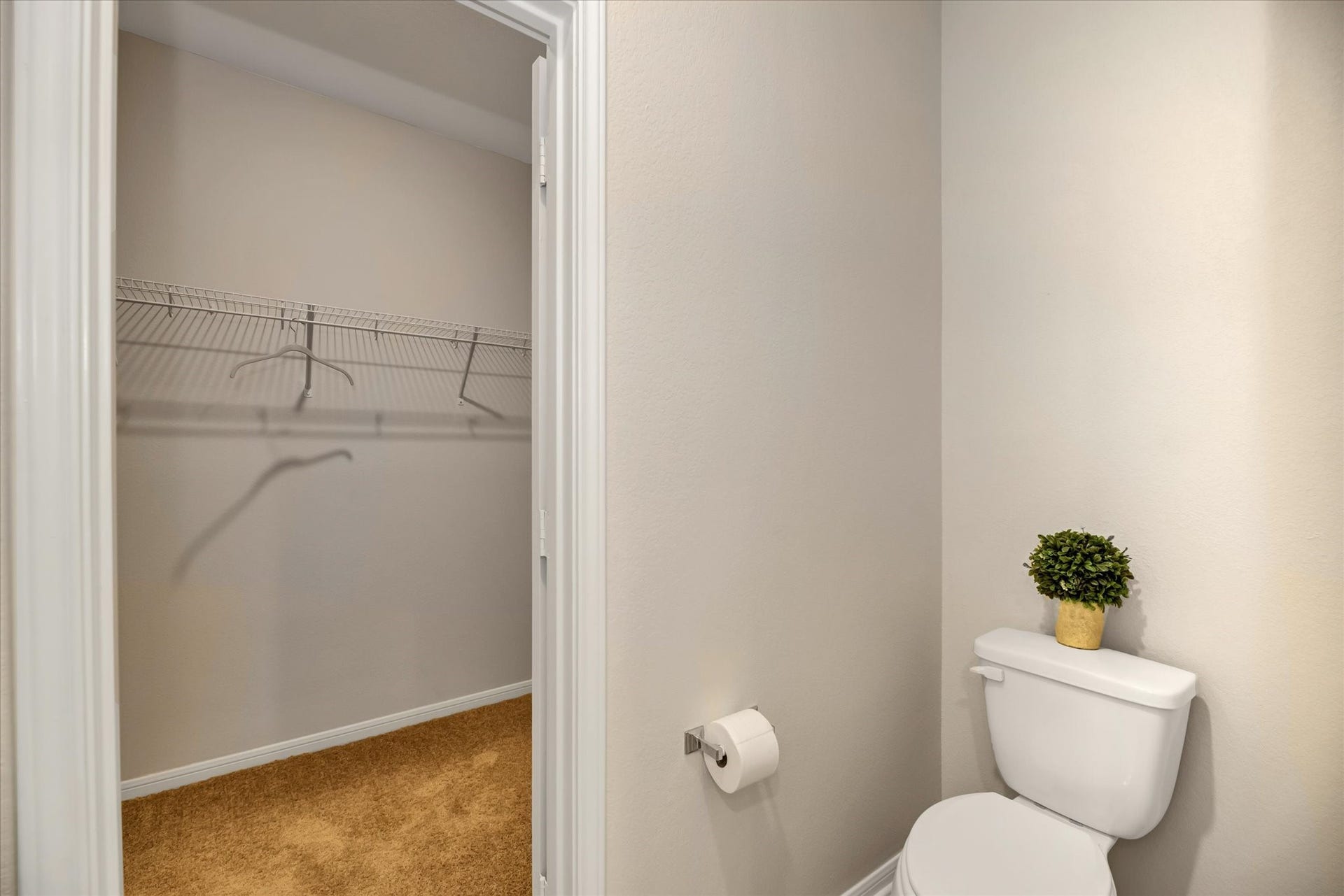 2136 Mule Ridge Drive, Katy, TX 77493 Primary Walk-in closet.