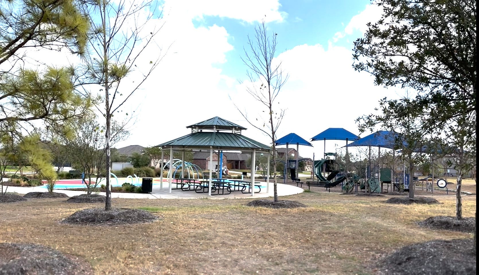 2136 Mule Ridge Drive, Katy, TX 77493 Community park with splash pad, playground and picnic area.