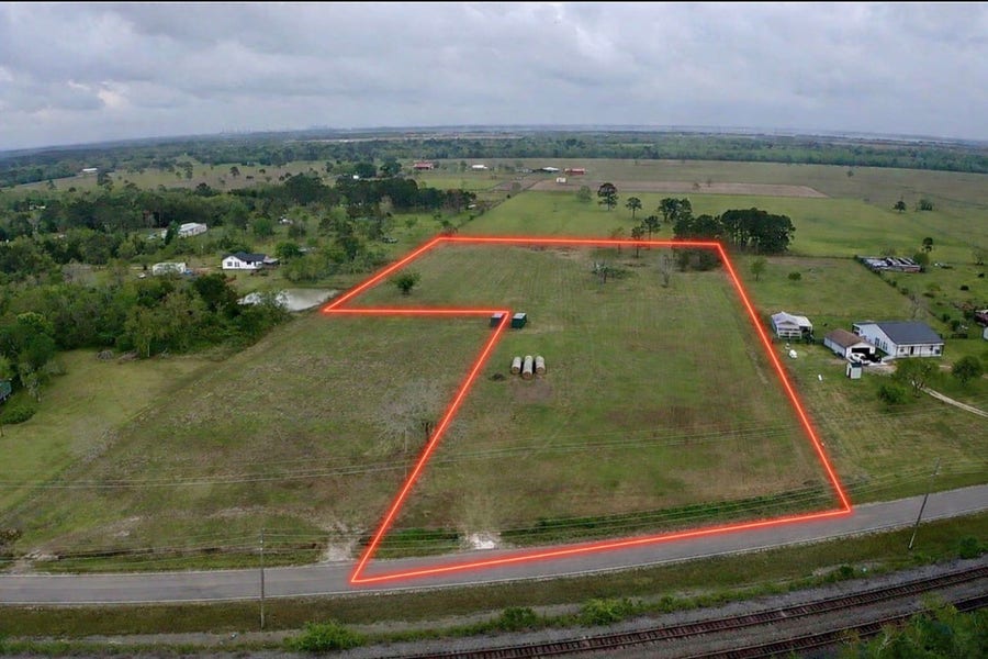Property photo for 9715 County Road 171, Liverpool, TX