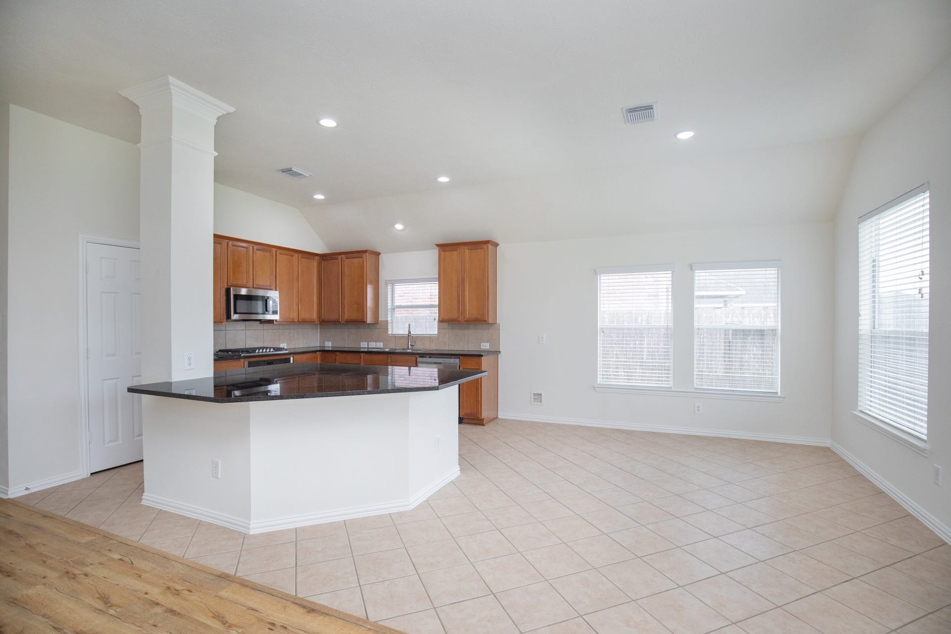 8802 Rocky Knoll Lane, Rosenberg, TX 77469 Spacious island kitchen open to look breakfast area, family room and backyard etc...