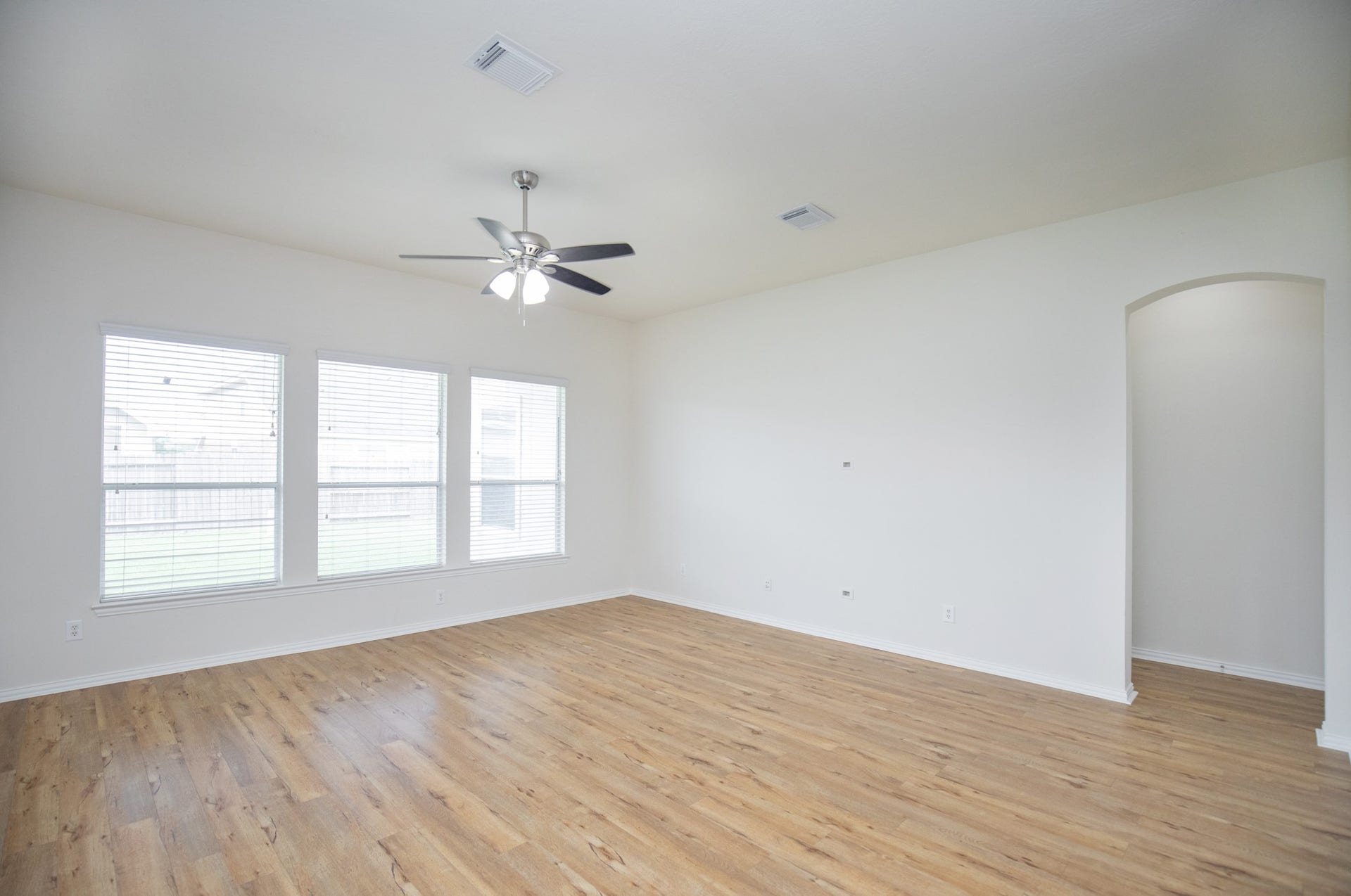8802 Rocky Knoll Lane, Rosenberg, TX 77469 Family room