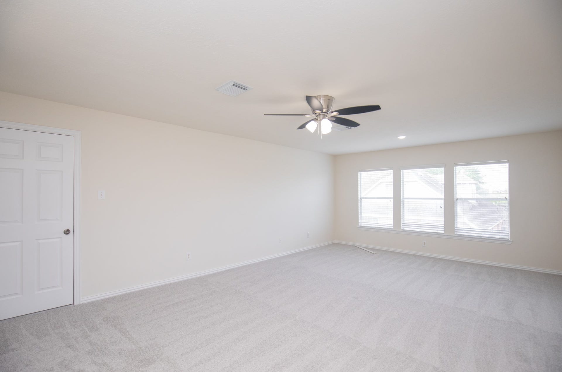 8802 Rocky Knoll Lane, Rosenberg, TX 77469 upstairs Playroom with 3rdbathroom