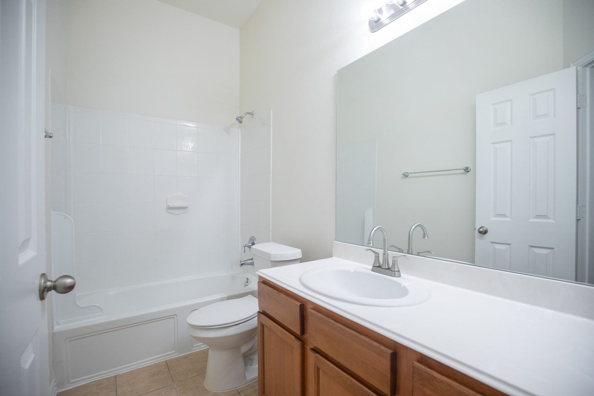 8802 Rocky Knoll Lane, Rosenberg, TX 77469 2nd bathroom