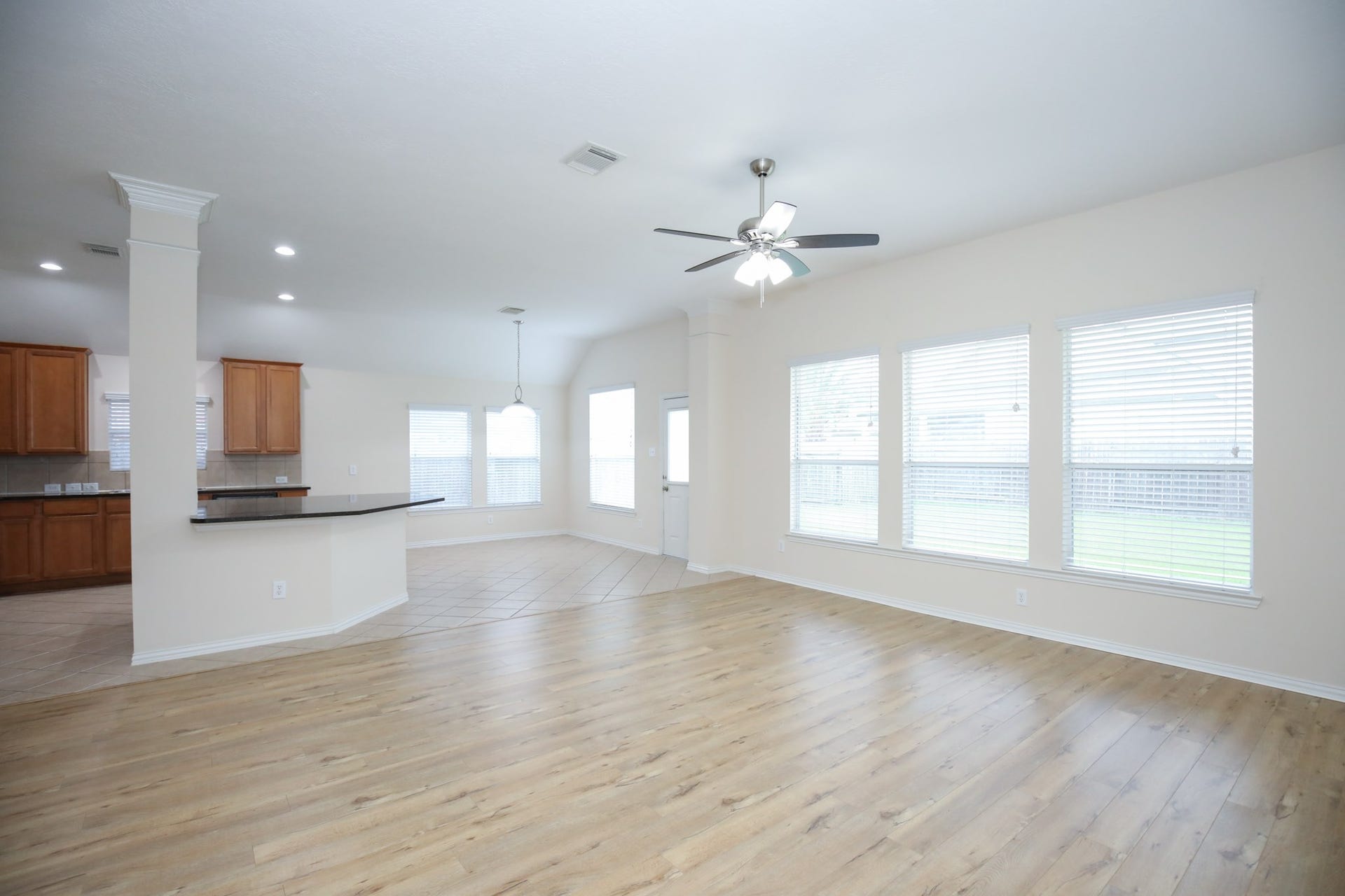 8802 Rocky Knoll Lane, Rosenberg, TX 77469 Light and bright family room with new / recent carpet