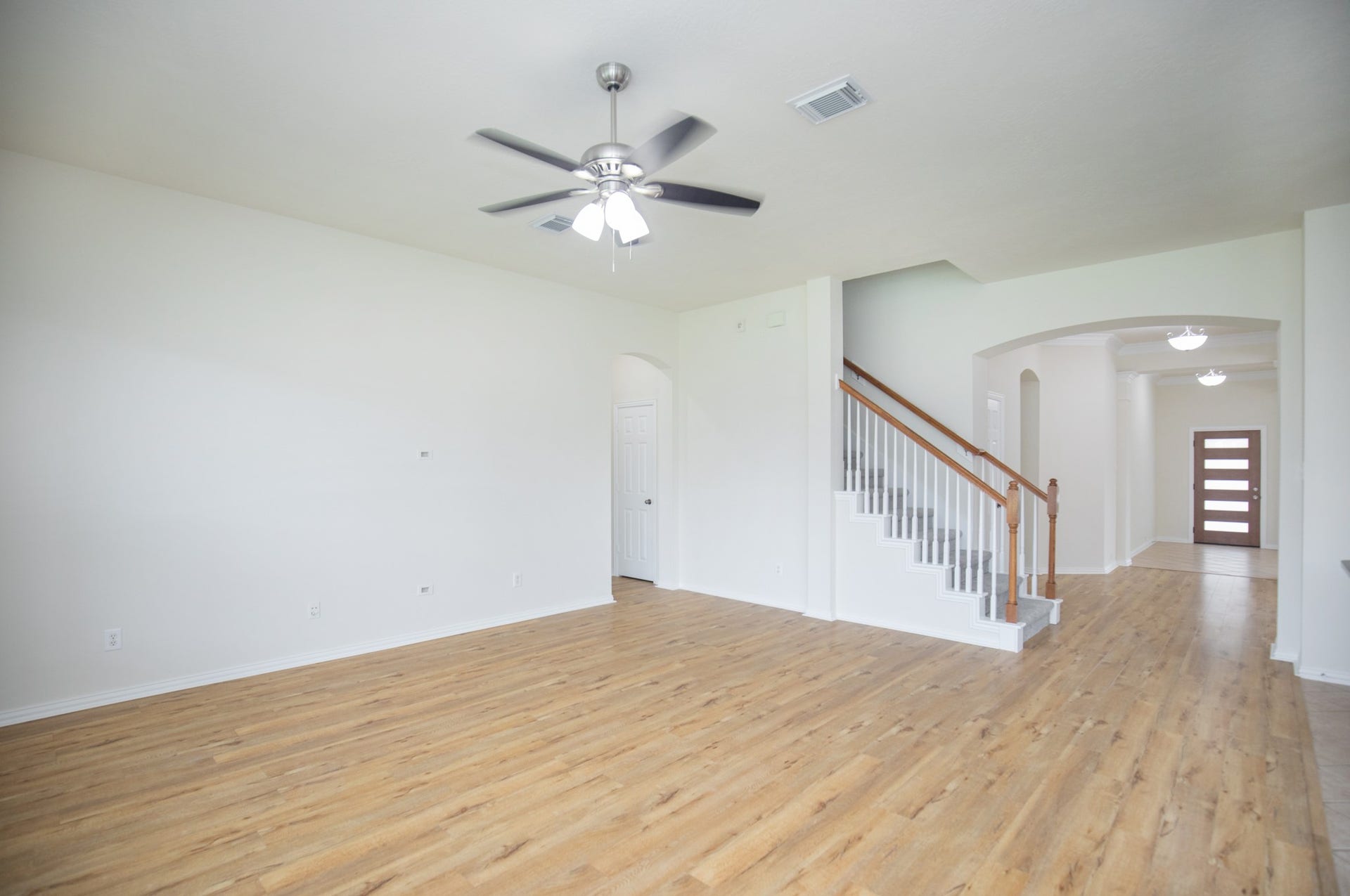 8802 Rocky Knoll Lane, Rosenberg, TX 77469 one of the most popular floor plans in Bonbrook Plantation, 4 bedrooms downstairs, and upstairs one full baths with large bonus room (may use as a bedroom, game room, private office etc... )