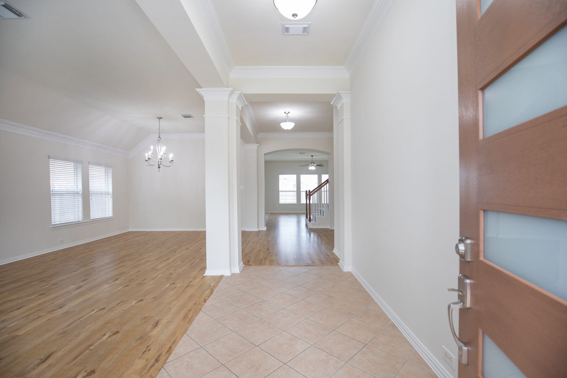 8802 Rocky Knoll Lane, Rosenberg, TX 77469 Updated lexury vinyle wood-like floor