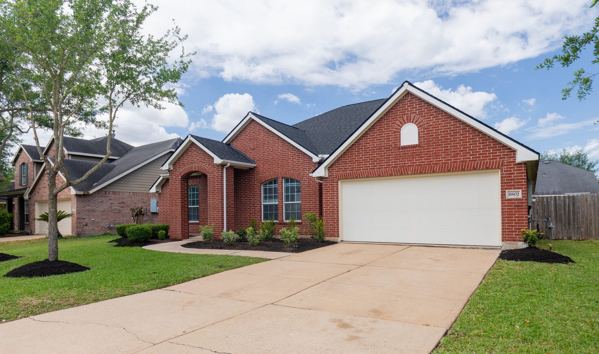 8802 Rocky Knoll Lane, Rosenberg, TX 77469 New roof (3/2026)