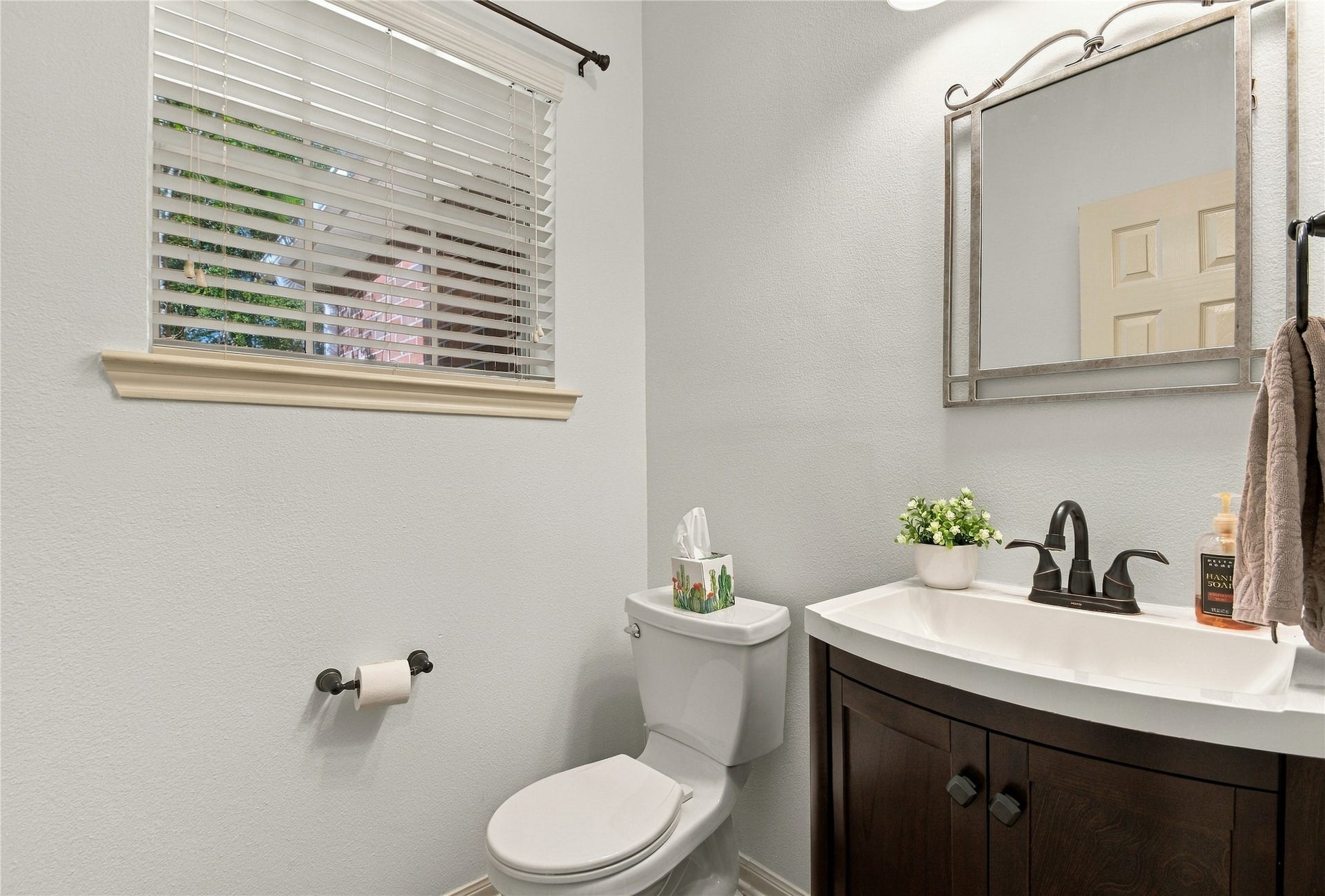 14515 Moss Creek Lane, Cypress, TX 77429 Half Bath