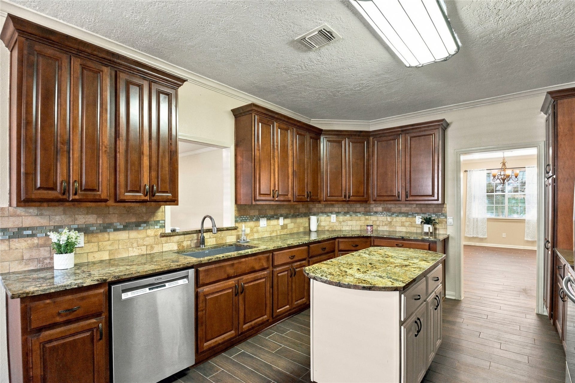 14515 Moss Creek Lane, Cypress, TX 77429 CUSTOM CABINETRY