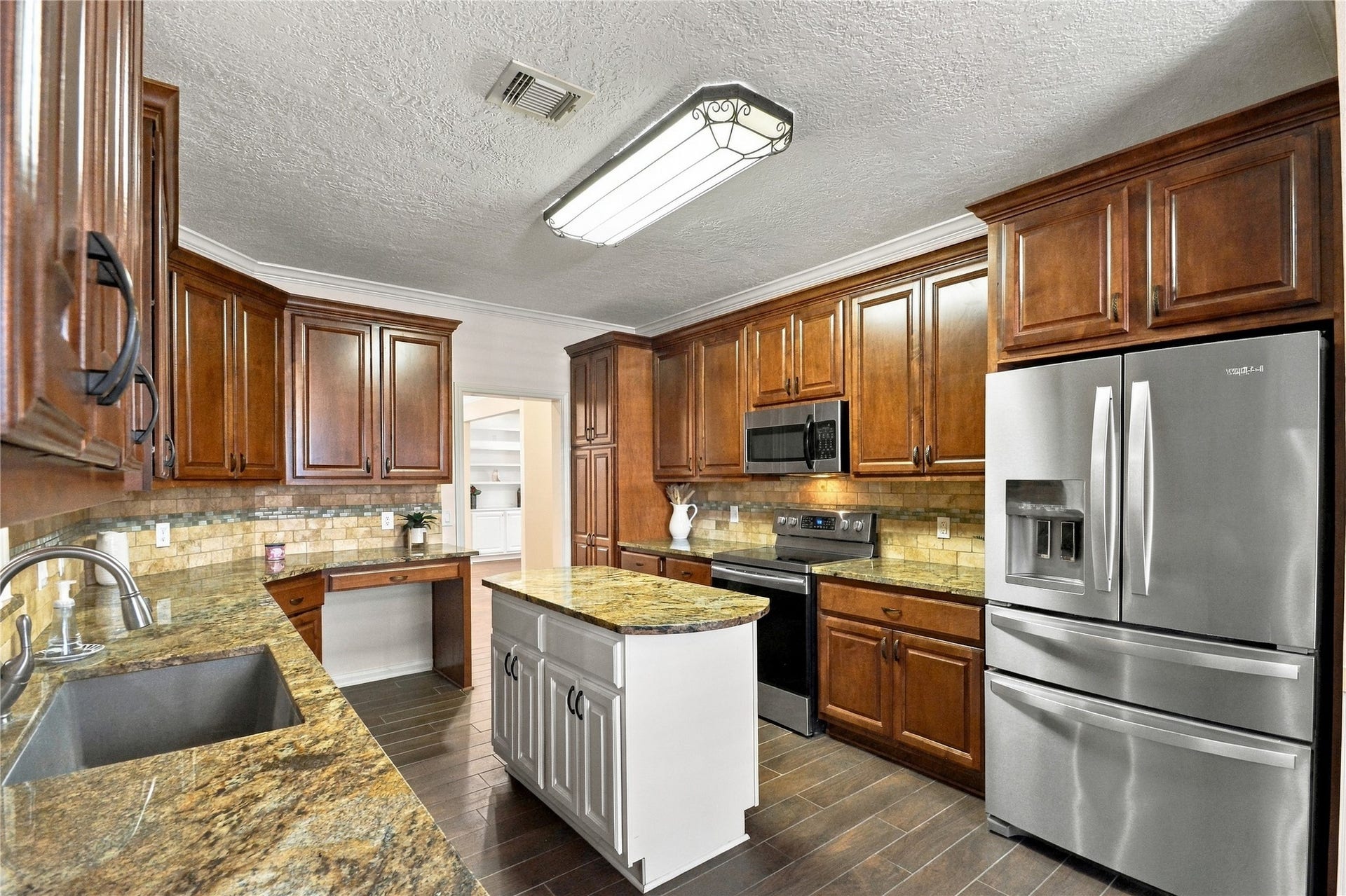 14515 Moss Creek Lane, Cypress, TX 77429 Chef friendly kitchen