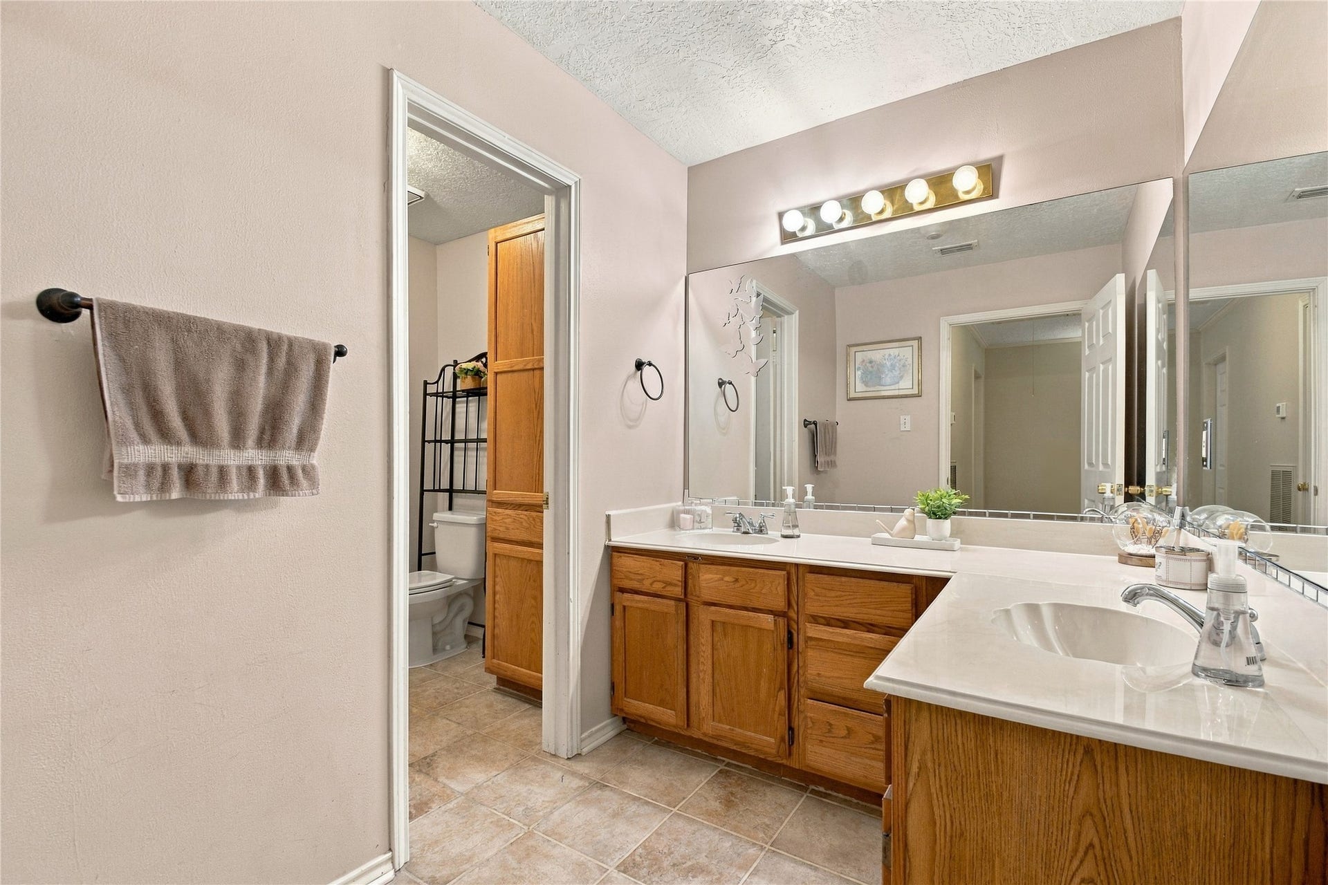 14515 Moss Creek Lane, Cypress, TX 77429 Secondary bathroom with dual vanity