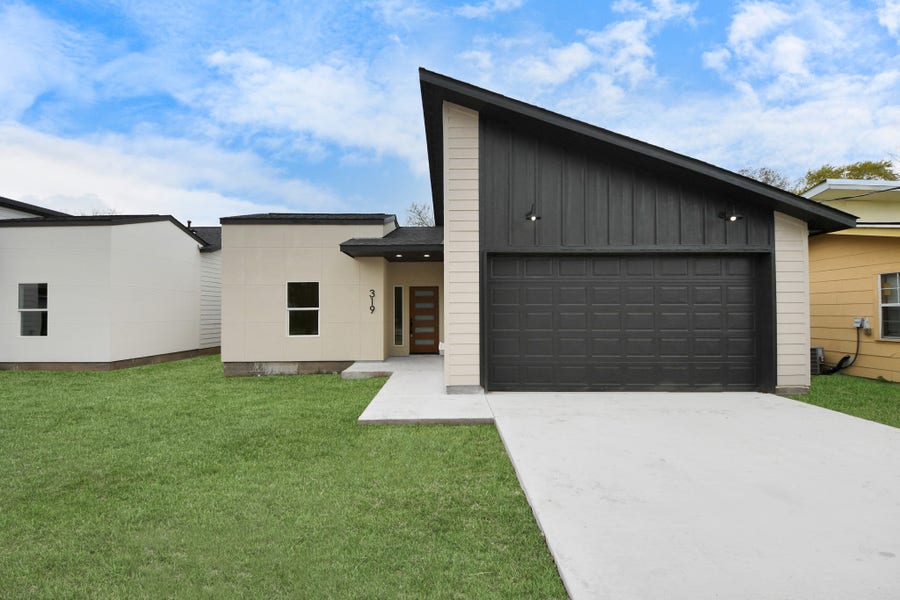Property photo for 319 E Gulf Street, Baytown, TX