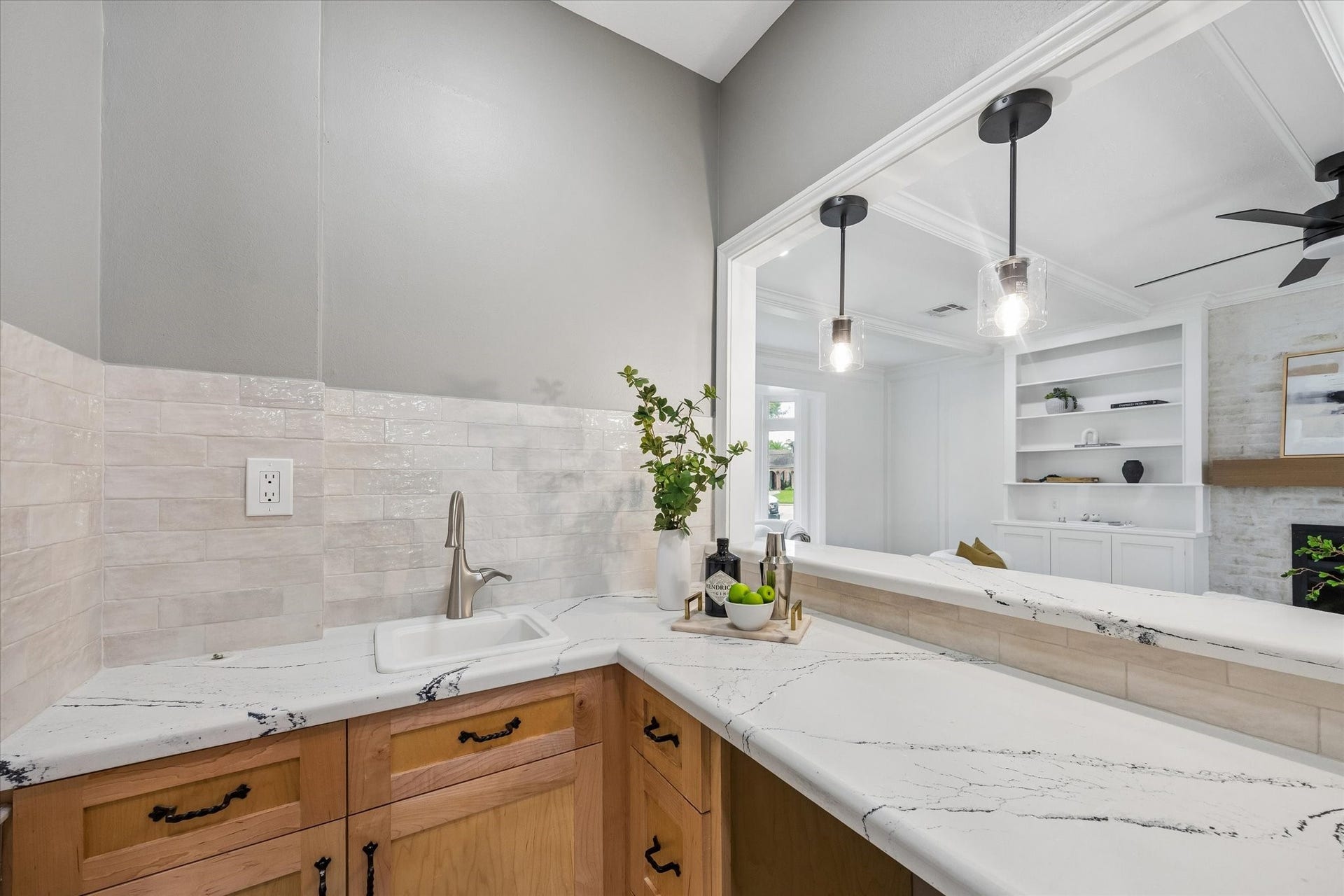20111 Hardwidge Court, Katy, TX 77450 WET BAR! Perfect for entertaining!