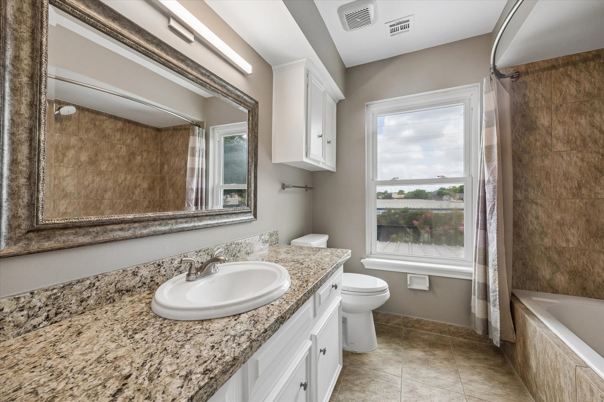 20111 Hardwidge Court, Katy, TX 77450 Secondary Bathroom with TUB