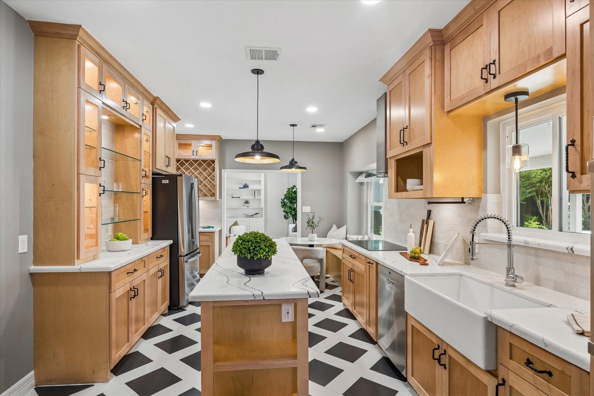 20111 Hardwidge Court, Katy, TX 77450 KITCHEN - Tons of prep space on the kitchen island.
