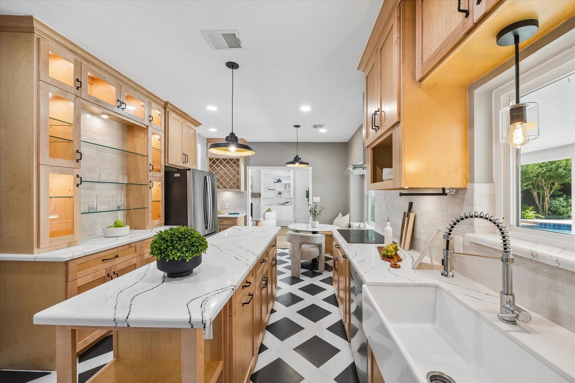 20111 Hardwidge Court, Katy, TX 77450 Beautiful new fixtures and love this farmers sink!