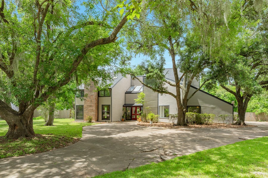 Property photo for 121 Catalpa Street, Lake Jackson, TX