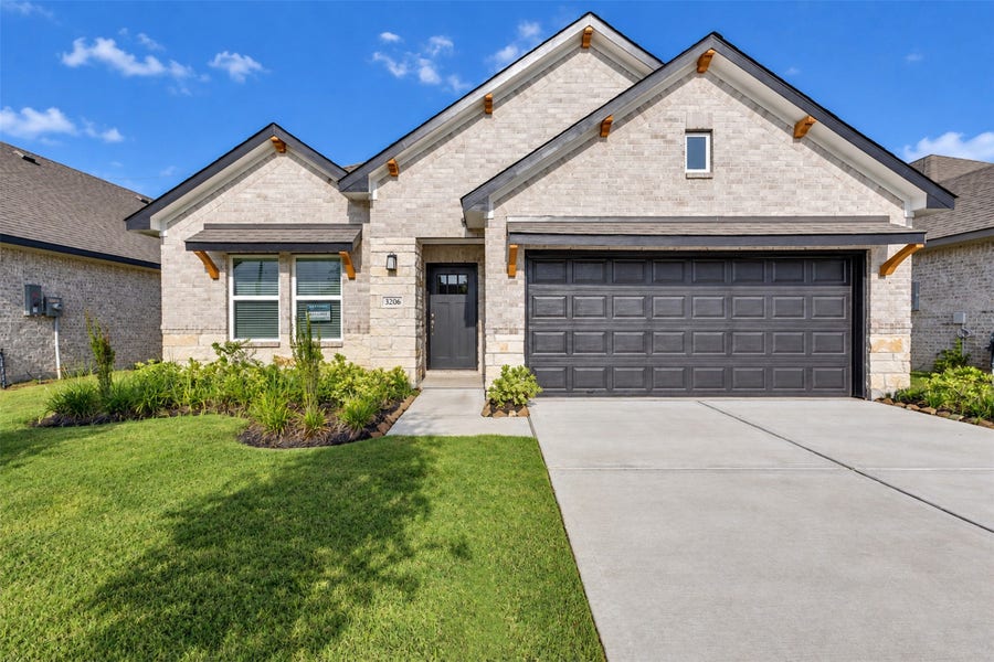 Property photo for 3206 Emerald Hills Drive, Angleton, TX