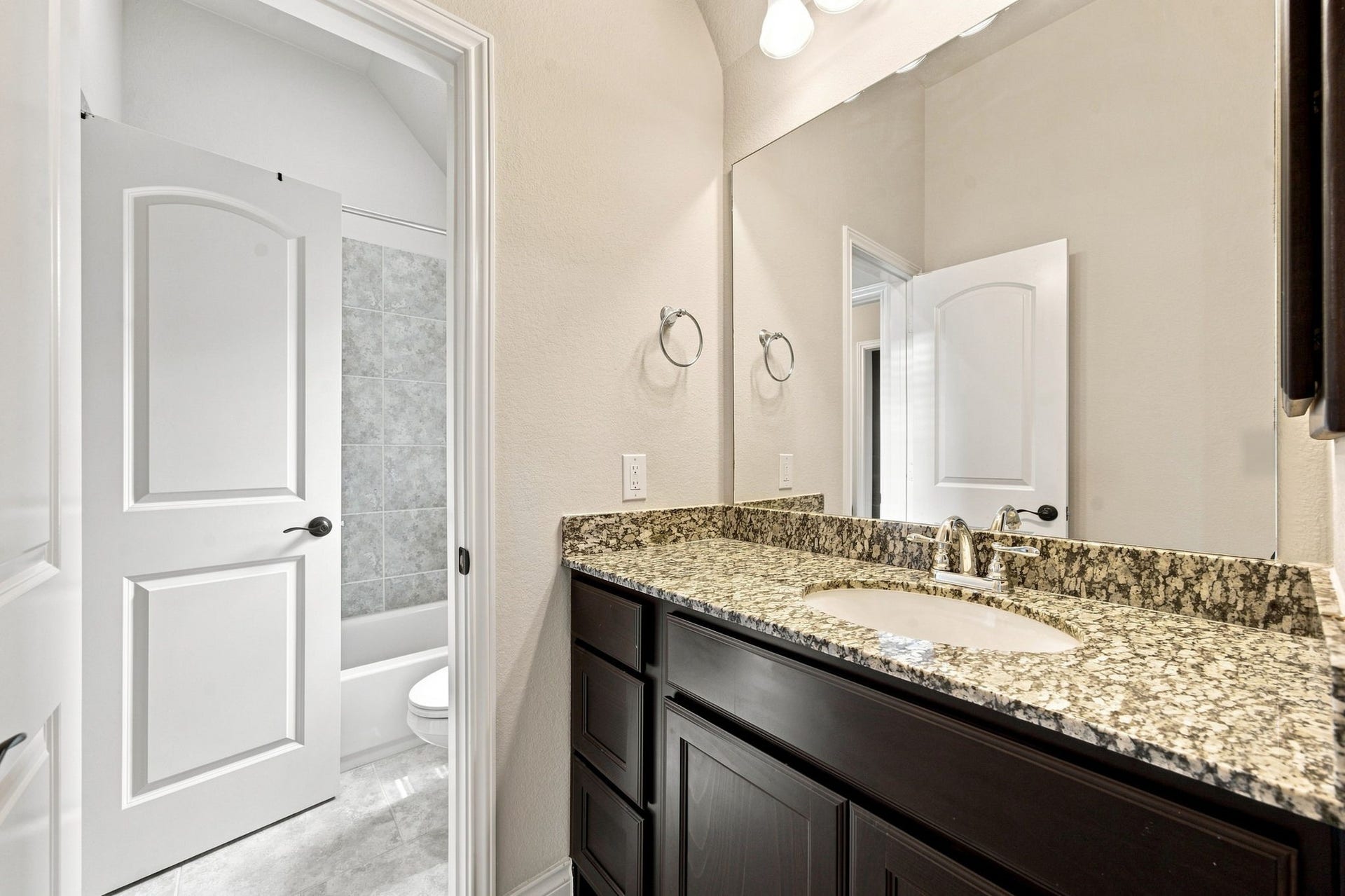 Convenience meets privacy in this well-planned Jack-and-Jill bath, giving adjoining bedrooms comfortable access without sacrificing personal space.