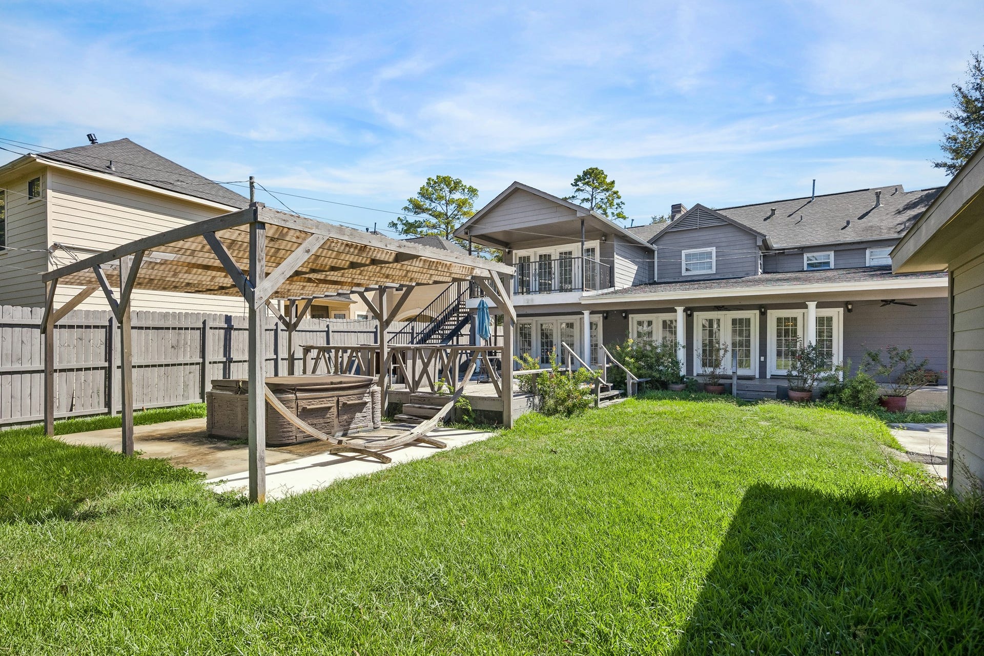 4431 N Roseneath Drive, Houston, TX 77021 Backyard with pergola, deck and green lawn.