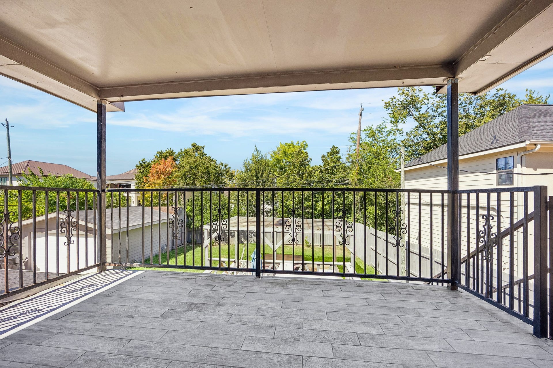 4431 N Roseneath Drive, Houston, TX 77021 Covered balcony