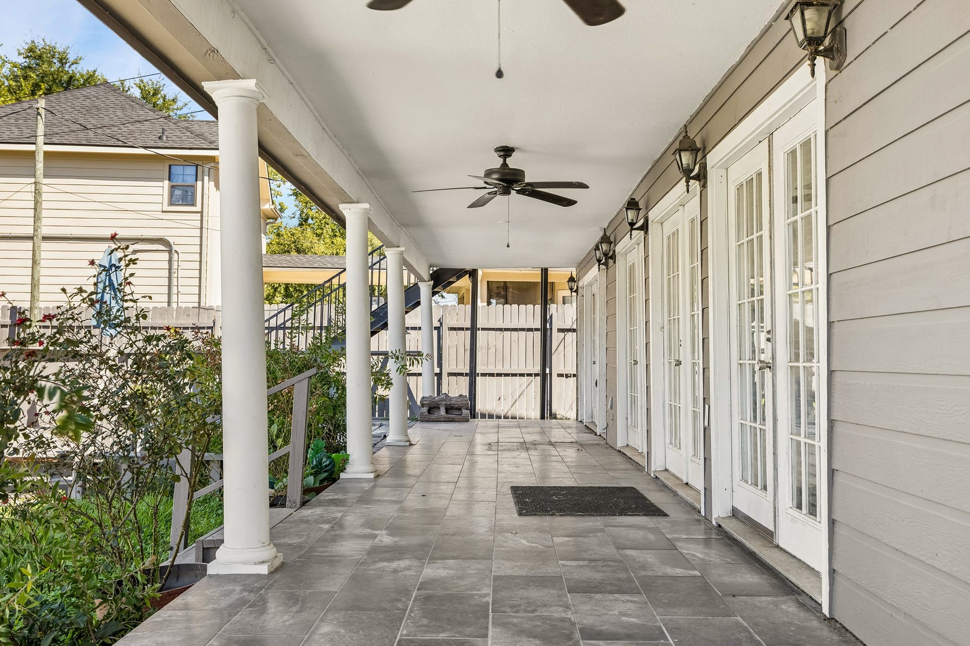 4431 N Roseneath Drive, Houston, TX 77021 Covered patio with ceiling fan.