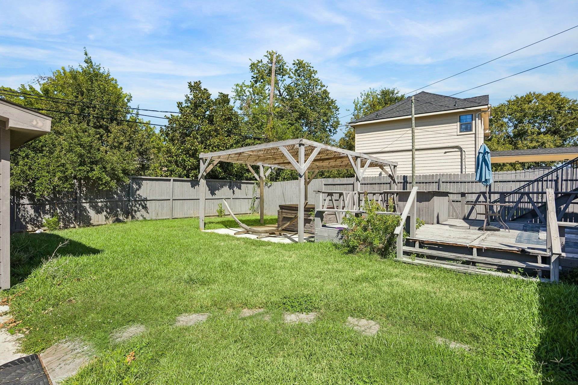 4431 N Roseneath Drive, Houston, TX 77021 Spacious backyard space.
