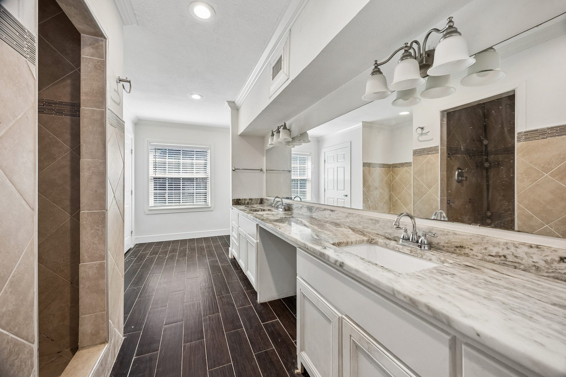 4431 N Roseneath Drive, Houston, TX 77021 Primary bath offers double sinks with knee space and a walk-in shower.