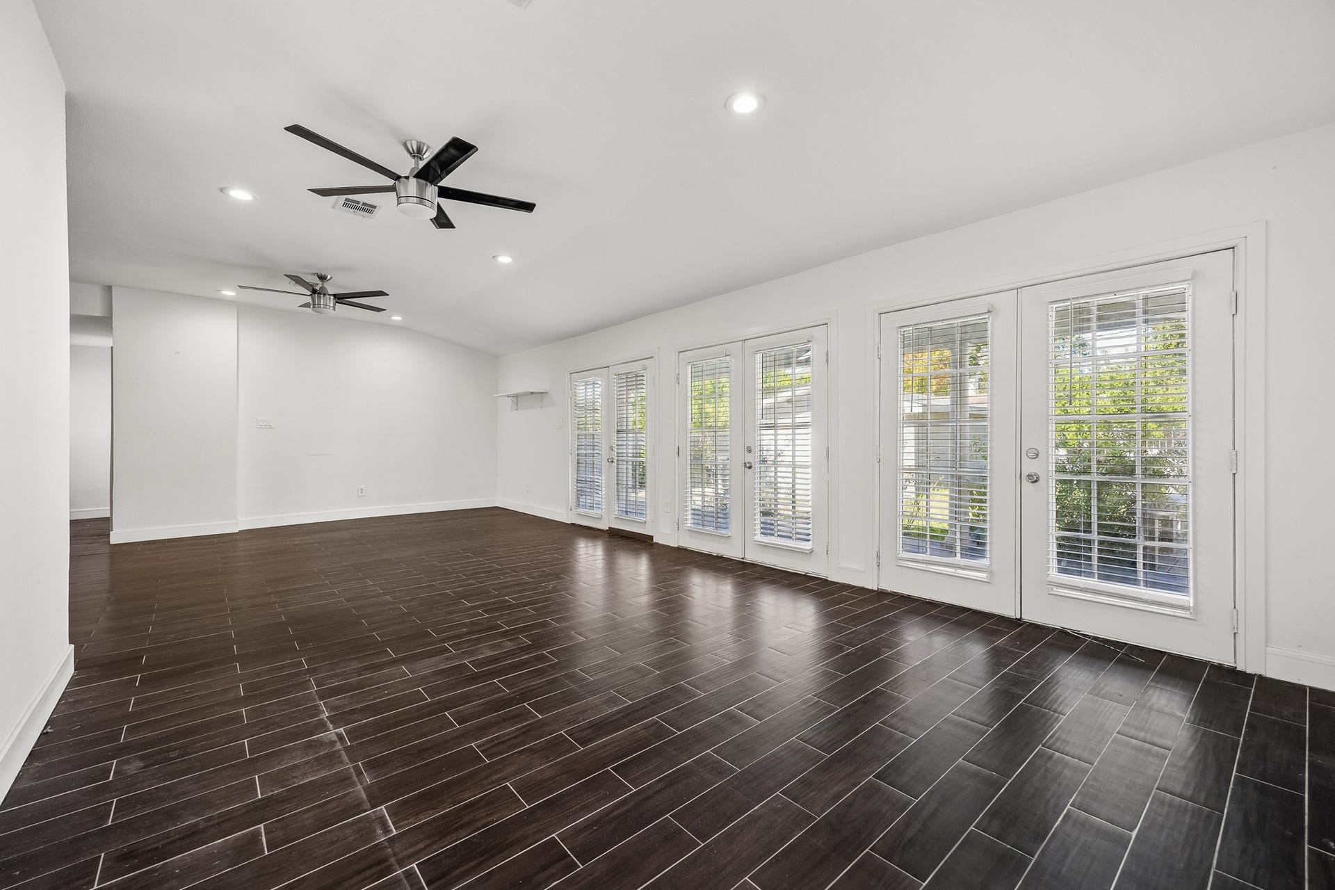 4431 N Roseneath Drive, Houston, TX 77021 Another view of the family room.