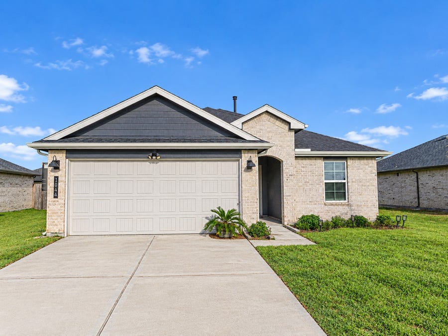 Property photo for 1044 Marina Bay Drive, Alvin, TX