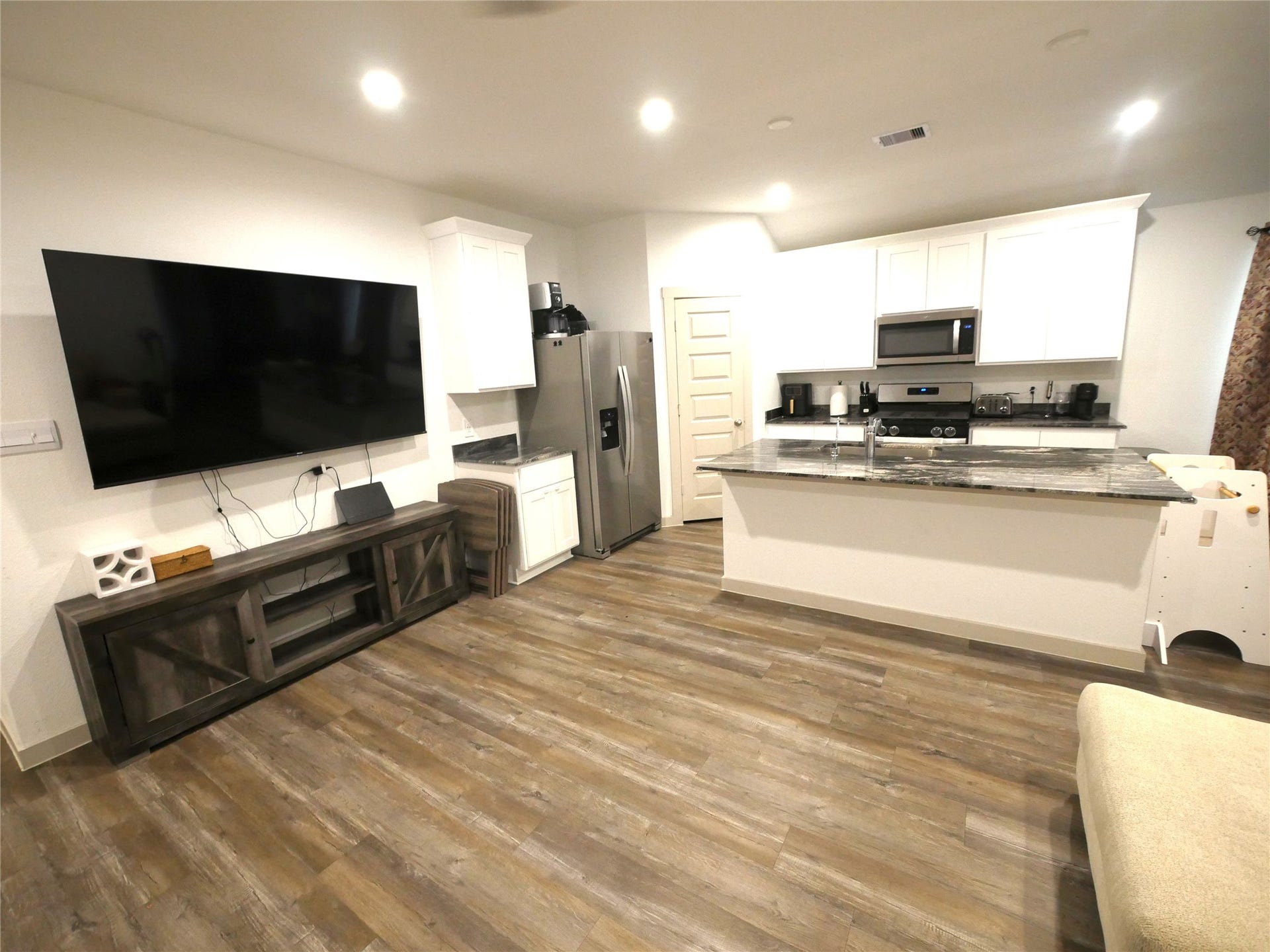 1044 Marina Bay Drive, Alvin, TX 77511