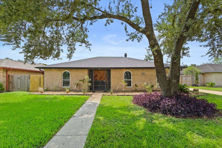 Property photo for 715 Whippoorwill Dr, Missouri City, TX
