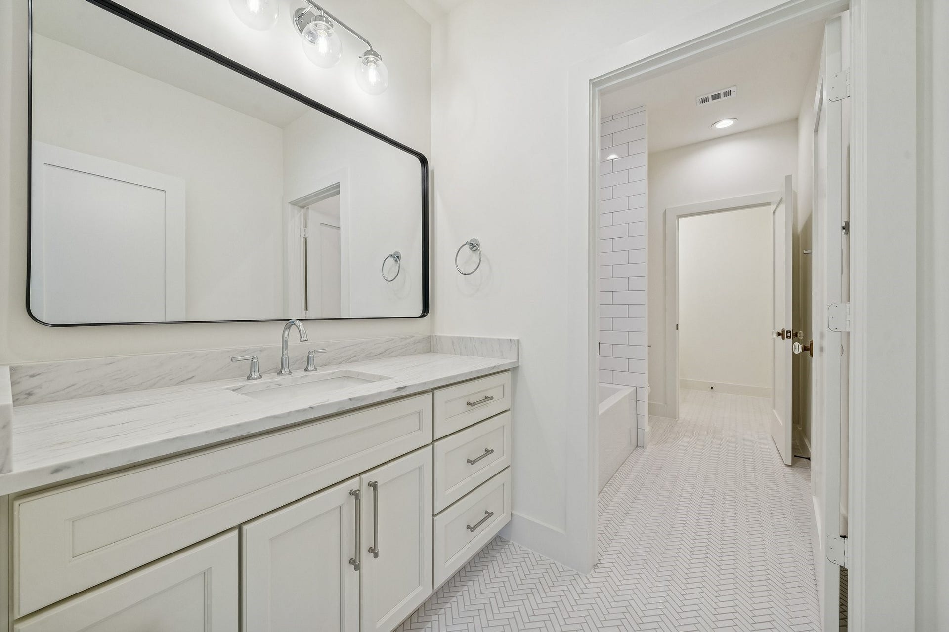 Another view of the hollywood bath from the secondary bedroom at the back of the house.