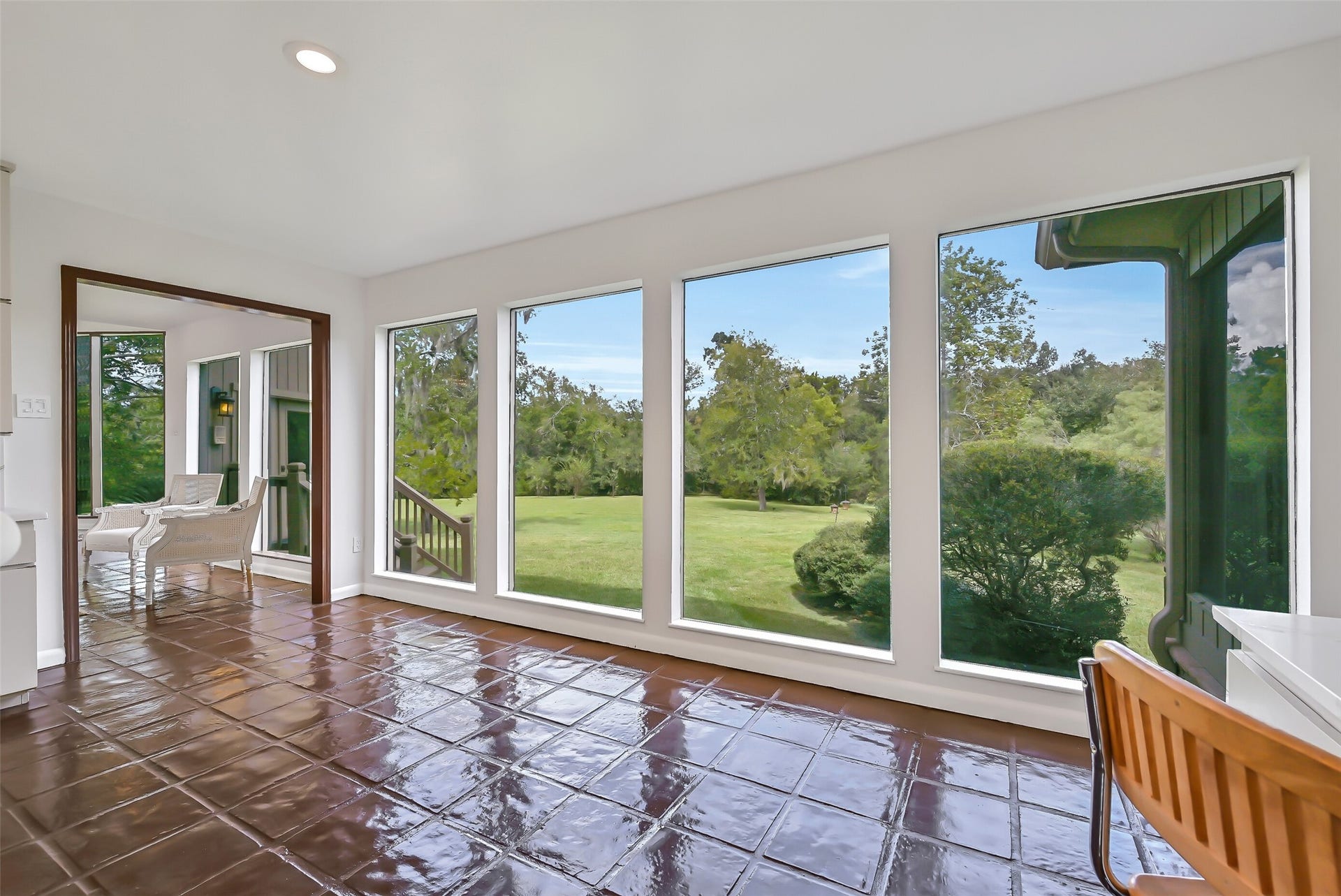 300 Courtlandt Place, Friendswood, TX 77546 A wall of four oversized picture windows creates a beautiful backdrop for this flexible dining area adjoining the kitchen. Extending between the main living room & gameroom wing, this light-filled space offers room for a dining table while maintaining an open connection between the home's gathering areas.