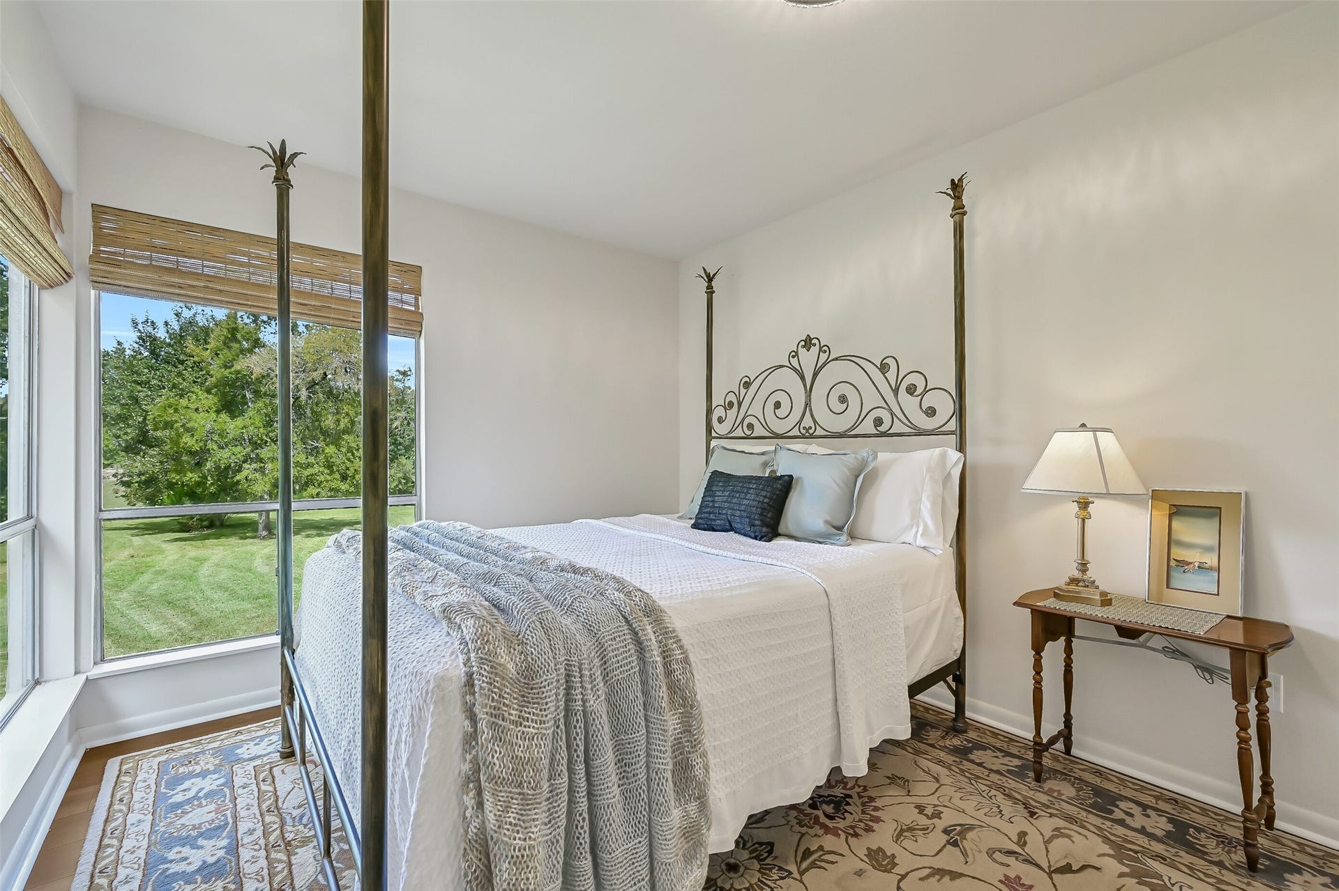 300 Courtlandt Place, Friendswood, TX 77546 The remaining secondary bedroom enjoys beautiful views across the property through two oversized corner windows. Luxury vinyl plank flooring, neutral walls, updated lighting & a walk-in closet complete the room, which shares a Jack & Jill bathroom with the previous bedroom.