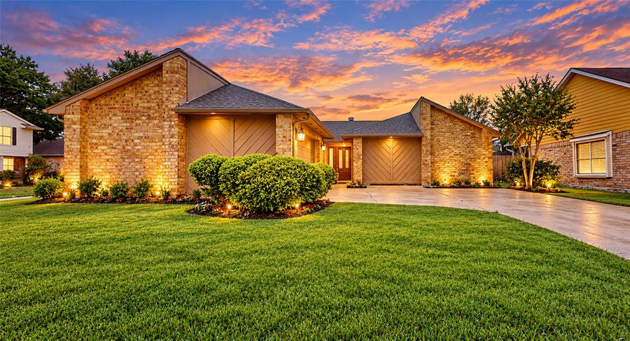 Property photo for 1022 Manorglen Drive, Missouri City, TX